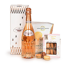 Célébrez les moments spéciaux de la vie avec un exquis champagne Vranken Diamant Rosé Brut dans une superbe bouteille. Ce vin mousseux sec et équilibré est riche et fruité, avec un soupçon de touches de maturation.