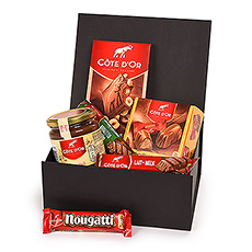 If you want to send the perfect gift to a Côte D'Or Lover, this gift box is the one you need. Any fan of the well-known chocolate brand will be over the moon for this gift basket full of chocolate goodness.