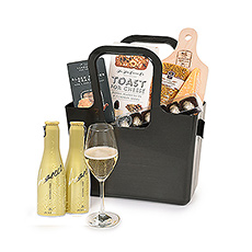 Picnic on the Go with Sparkling Alcohol-Free Besecco Just Be