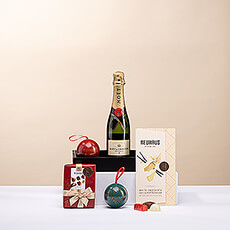 A festive and sparkling gift for Christmas! This delicious gift box offers both sparkling Moët & Chandom Impérial Champagne and a fine selection of Christmas-worthy chocolate from the Belgian Master Chocolatier Neuhaus. All presented on a stylish, black tray, ideal to serve a glass of champagne and a tasty chocolate during the holiday festivities.