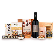 Nous vous présentons l'un de nos cadeaux les plus exquis : l'Ultimate Gourmet avec le vin Haras De Pirque. Ce vin rouge prestigieux est associé à des spécialités gastronomiques européennes soigneusement sélectionnées et à des chocolats belges de luxe. Le cadeau gourmet idéal pour célébrer les occasions les plus importantes de la vie.