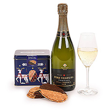 Treat a business relation, friend or relative to this unique Cava and Cookies Gift Set. The iconic Belgian Jules Destrooper classic butter waffels are the perfect choice as a simple but tasteful pleasure. In this festive gift box, they are complemented by a bottle of Spanish Cava Pere Ventura Tresor Reserva.