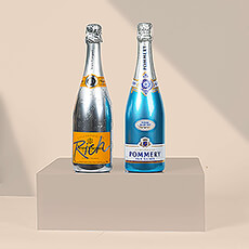 L'été est le moment idéal pour boire du champagne! Un duo de prestigieux champagnes Veuve Clicquot "Rich" et Pommery Royal Blue Sky invite à la dégustation entre amis lors d'un picnic ou d'une soirée apéritive en plein air durant une chaude soirée d'été.