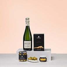 What could be better than enjoying a glass of Champagne with gourmet savory snacks? Léon & Lucien Champagne is paired with savory European snacks for the perfect gift.