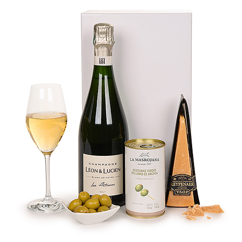 Leon & Lucien Champagne with Olives & Cheese