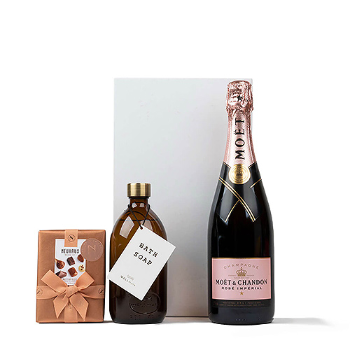 Moët Champagne Rosé , Wellmark Savon de Bain & Neuhaus Chocolat