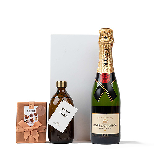 Moët Champagne , Wellmark Savon de Bain & Neuhaus Chocolat